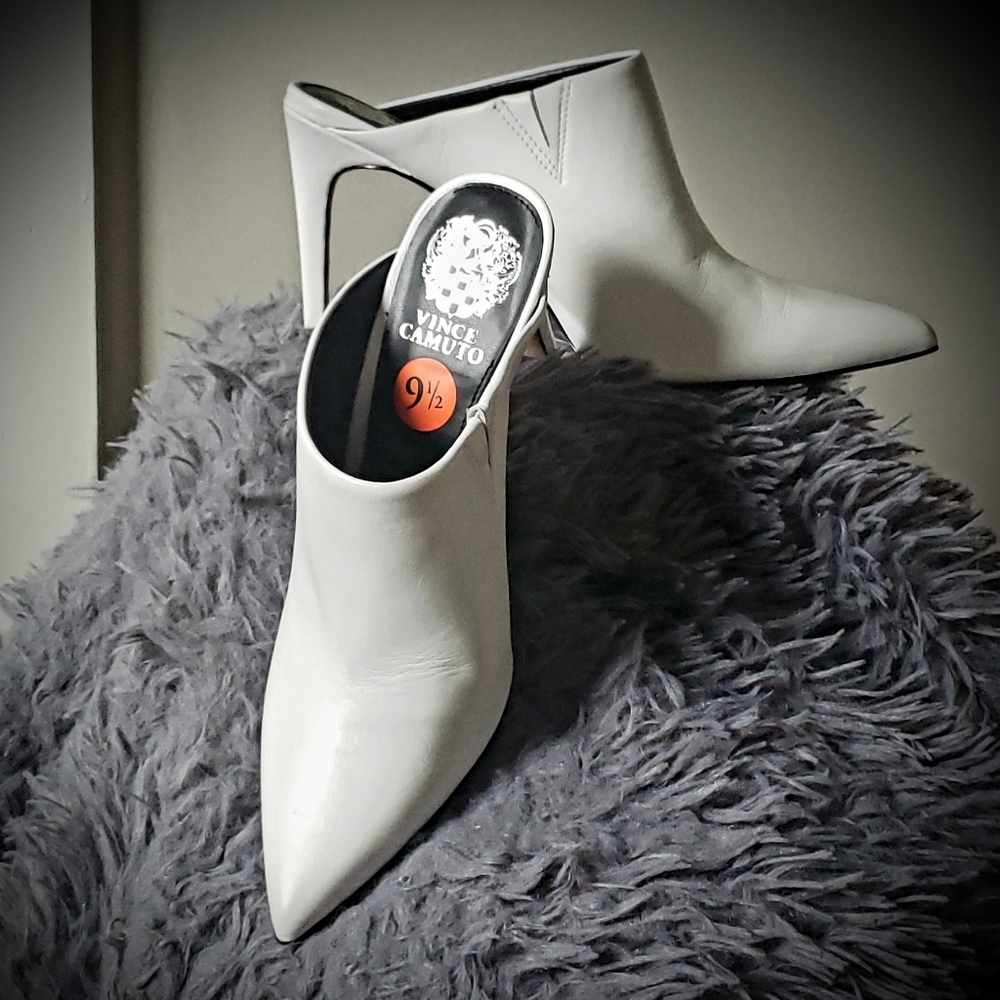 NWOB Vince Camuto White Leather High-Heeled Mules